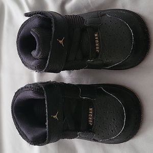 Jordan Infant sneakers, Black and Gold, size 4
